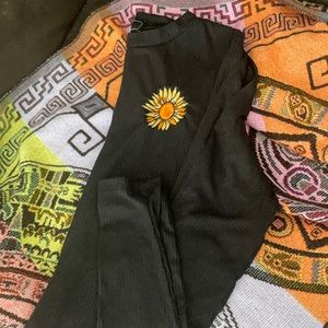 VIBE sportswear. Sunflower. Black. Long sleeve Small
